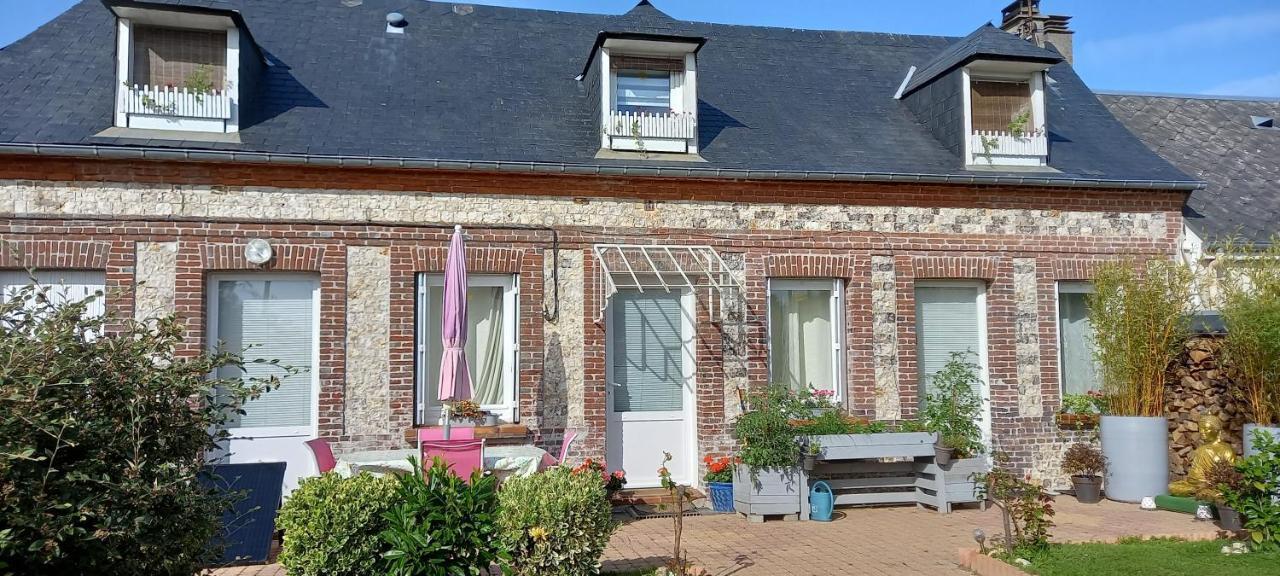 Bed and Breakfast Le Jardin Des Poules Thiétreville Exterior foto